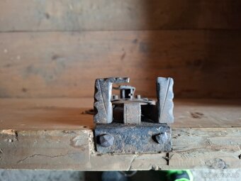 Starožitná dřevěná truhla - 18