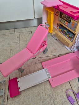 Nabízím Barbie letadlo a sanitku - 18