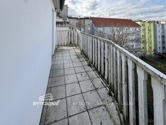 Prodej prostorného mezonetového bytu 4+kk o výměře 118 m2 - 18