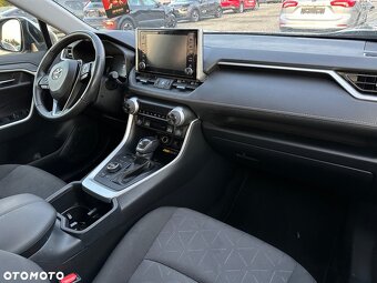 Toyota RAV 4  Rok výroby: září 2022  Stav tachometru: 80 000 - 18