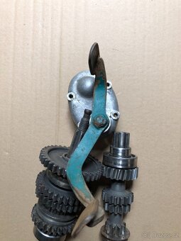 Originální díly do převodovky z vojenského depozitu Dněpr Ur - 18