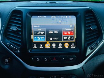 Jeep Cherokee 2.2M-JET 4x4 AUTOMAT LED VYHŘEV SERVISKA TAŽNÉ - 18