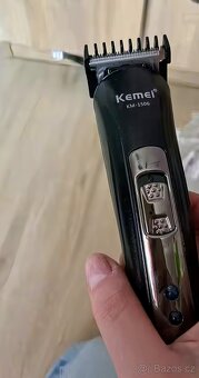 NOVÝ  Bezdrátový profesionální HOLICÍ STROJEK. Zn."Kemei - 18