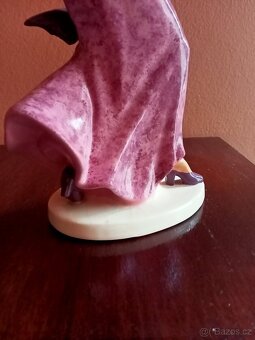 Dáma ve větru. Krásné ART-DECO z.n. ROYAL DUX 30 cm Top stav - 18