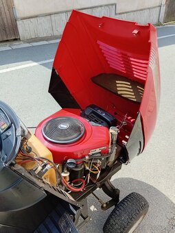 Prodám zahradní traktor Castelgarden dvouválec 16Hp - 18