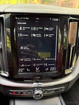 Volvo XC60 B4 R-Design, 140 kW, nez. topení, tažné zar. - 18