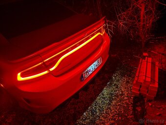 Dodge charger 5.7hemi 276kw rok výroby 2020 - 18