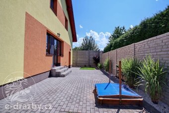Rodinný dům 5+1 (156 m2) se zahradou (560 m2), bazénem a gar - 18