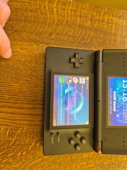 Nintendo DS Lite s příslušenstvím. - 18