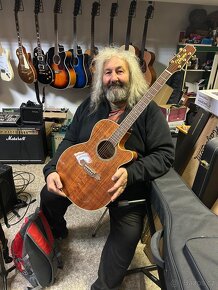 Ukulele konceetni, cestovni / spanelska kytara a dreadnougt - 18