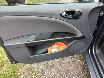 Seat Leon 1.6 75kw 2008 servisní kniha 149t/km - 18