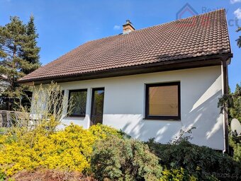 Prostorný rodinný dům 5+1 se zahradou, terasou a bazénem – D - 18