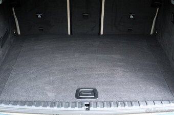 BMW IX 40 240 kW, xDrive, Vzduchový podvozek, Sky-Lounge - 18