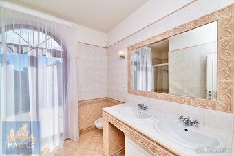 Pronájem luxusní vily 5+1/T (243 m2), zahrada (382 m2), bazé - 18