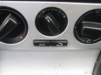 ŠKODA OCTAVIA TOUR COMBI 1.6 MPi 75 KW - 18