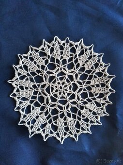 Ručně háčkované dečky  20 cm - 18