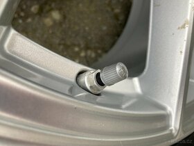 Audi originál alu 5x112/66,6 R21 zimní pneu - 18