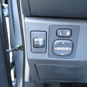 Toyota Yaris II 1,3VVT-i 64kw, AUTOMAT, Klimatizace - 18