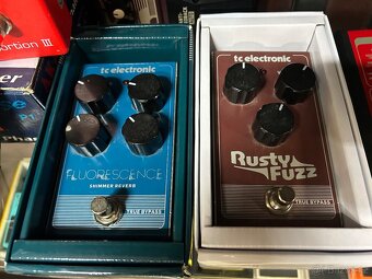 Kytarove multiefekty a efekty Digitech, Valeton. Moer - 18
