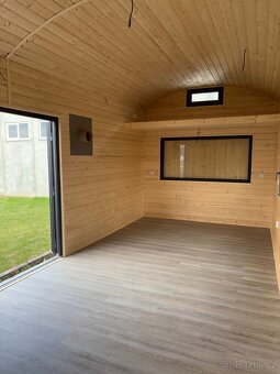Zakázková maringotka 8×3 m – připravená k bydlení či rekreac - 18