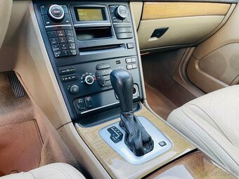 Volvo XC90 2.4 D5 AUT 1.MAJITEL 7 MÍST KAMERA TAŽNÉ SERVISKA - 18