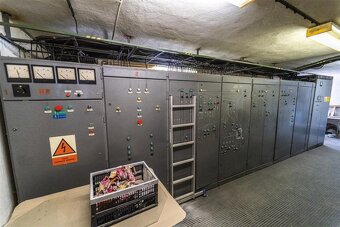 Pěčice, prodej rodinného domu 206 m2 (3 byty, sklady 2700 m2 - 18