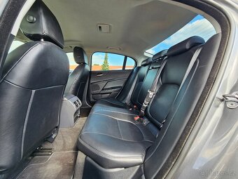 JAGUAR XE 2017 2.0D 132kW,VÝHŘEVY,NAVI,TEMPOMAT,SERVISKA - 18