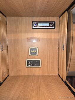 Karavan Swift Conoueror 655 Lux Pro 4/5 osob Pojezd - 18