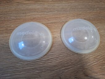 Odsávačka mateřského mléka Medela - 18