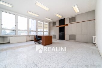 Na prodej obchodní prostor o velikosti 832m2 v centru Karvin - 18