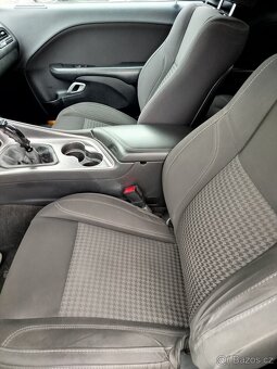 Dodge Challenger 5.7 hemi - 18