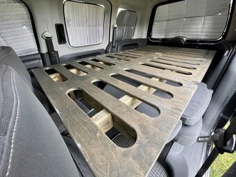 VW Caddy 2.0 tdi - TOP stav CAMPER úprava - 18