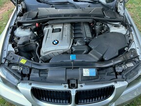 BMW e90 330xi A/T,DKLIMA,TEMP,ŠÍBR,2xSADA ALU,ROZVODY,SERVIS - 18