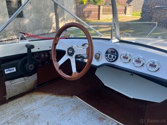 Motorový člun - 18