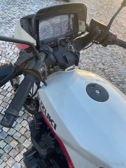 Suzuki GSX 550 E - typ GN 71 D - rok 1985 - 37 KW - 18