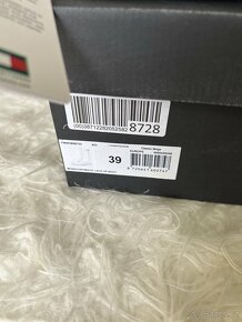 TOMMY HILFIGER DÁMSKÉ KOŽENÉ BOTY VEL.39 - 18
