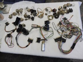Různé části elektroinstalace k palubní desce Škoda 105/120 - 18