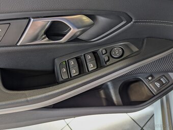 BMW Řada 3 330e xDrive ADVANTAGE, ČR, DPH - 18