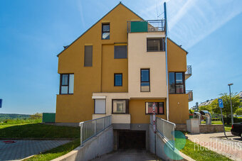 Prodej, byt 2 + KK, 65 m2, balkon, garážové stání, sklep, ul - 18