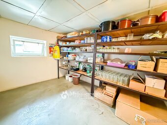 Prodej rodinného domu se dvěmi bytovými jednotkami, 246 m2 - - 18