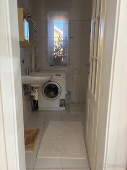 Samostatně stojící rodinný dům 284 m2 na pozemku 687 m2. - 18