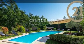 Prodej rodinné vily s bazénem (314 m2), uprostřed nádherné p - 18