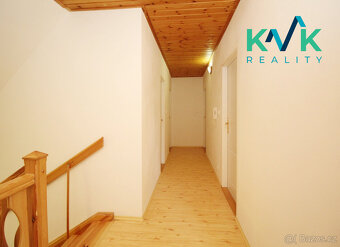 Nádherný rodinný dům u rybníka s pozemkem o rozloze 10355 m² - 18