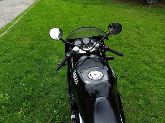 Yamaha FZR 600 - 18