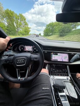 Rok 2023 Audi Q8 3.0 45 TDI Quattro S line - 18