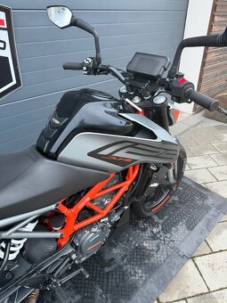 KTM Duke 125 rok 2022 - 18
