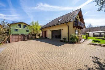 Prodej nadstandartního domu 342 m2 , s pozemkem 1534 m2, Sru - 18
