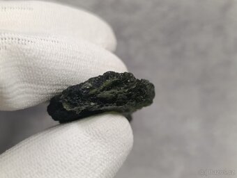 Krásný velký Vltavín z Chlumu, těžký14,36 gramu, ve stojánku - 18