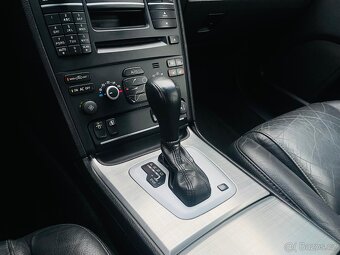 Volvo XC90 2.4 D5 147KW AUT VÝHŘEV R-DESIGN SERVISKA - 18