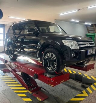 Mitsubishi Pajero 3.2 V8 140kw najeto 120tis - 18